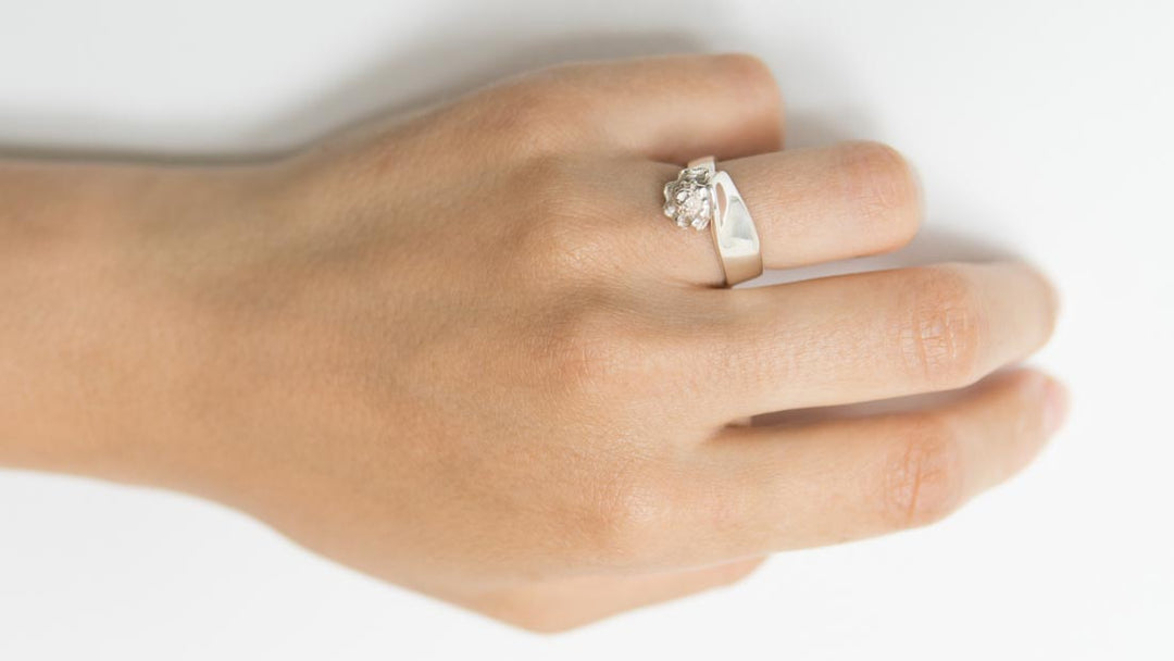 Anillo de plata 925 reciclada hecho a mano con diseño elegante mujer