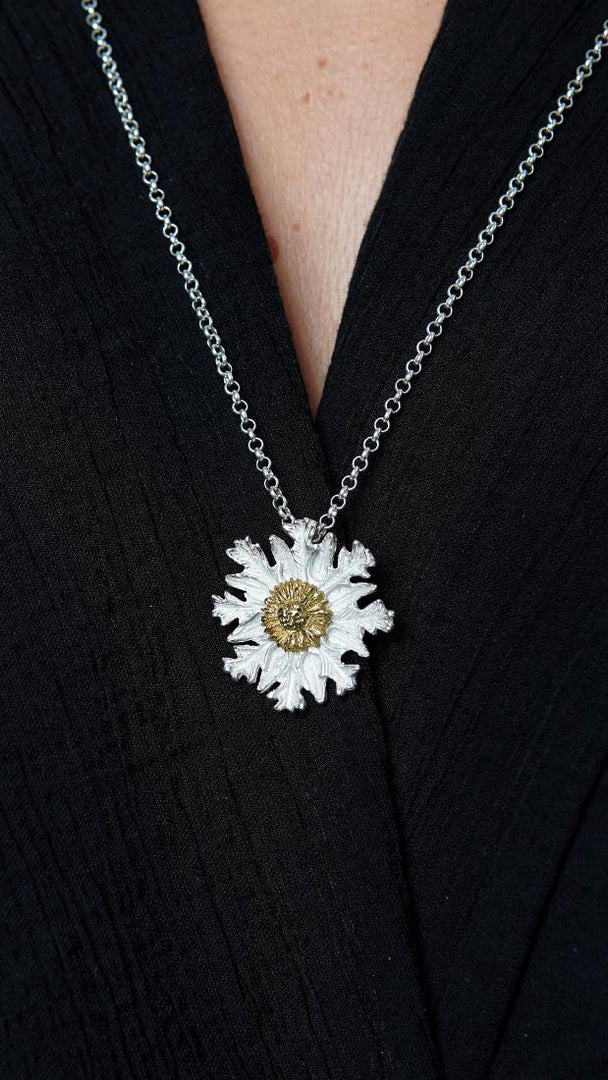 Colgante Eguzkilore de plata 925 reciclada hecho a mano con diseño moderno unisex