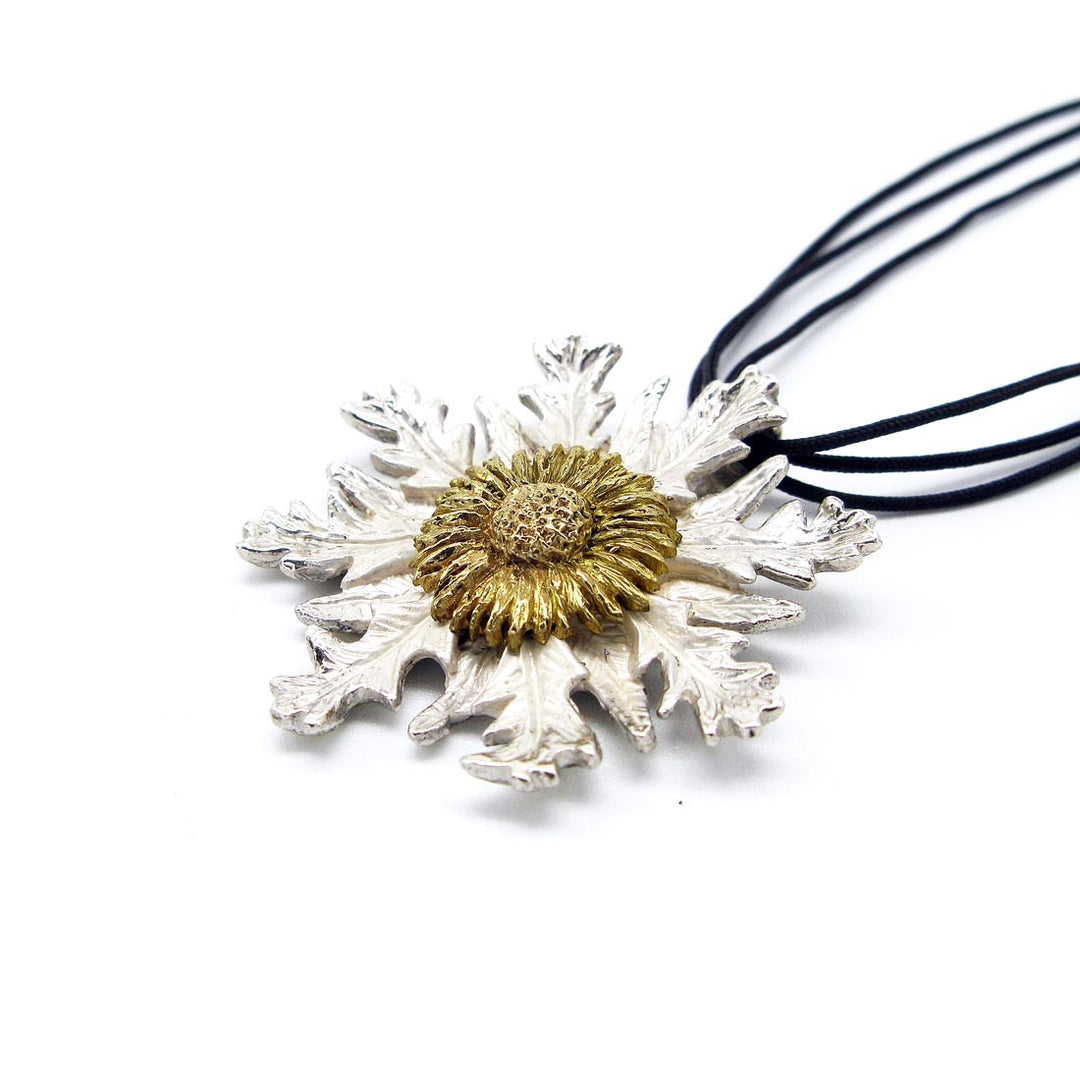 Colgante Eguzkilore de plata 925 reciclada hecho a mano con diseño moderno unisex
