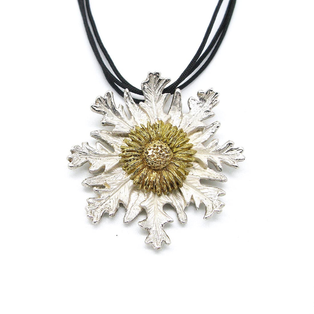 Colgante Eguzkilore de plata 925 reciclada hecho a mano con diseño moderno unisex