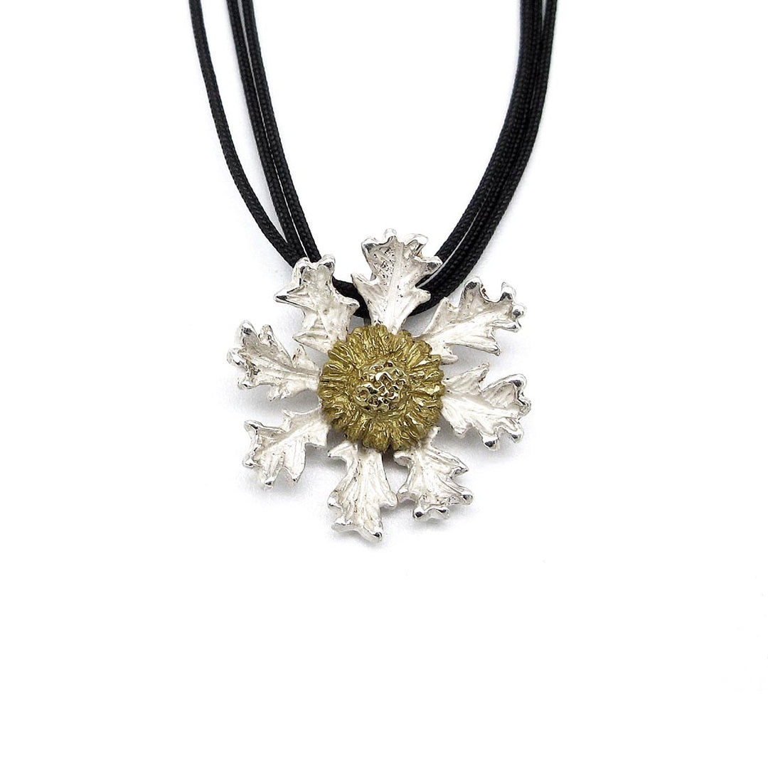 Colgante Eguzkilore de plata 925 reciclada hecho a mano con diseño moderno unisex