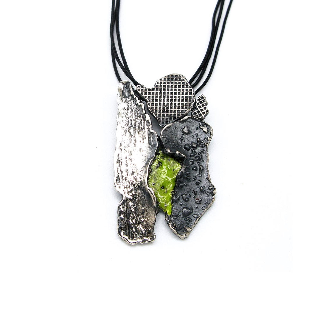 Colgante de plata 925 reciclada hecho a mano con diseño orgánico mujer