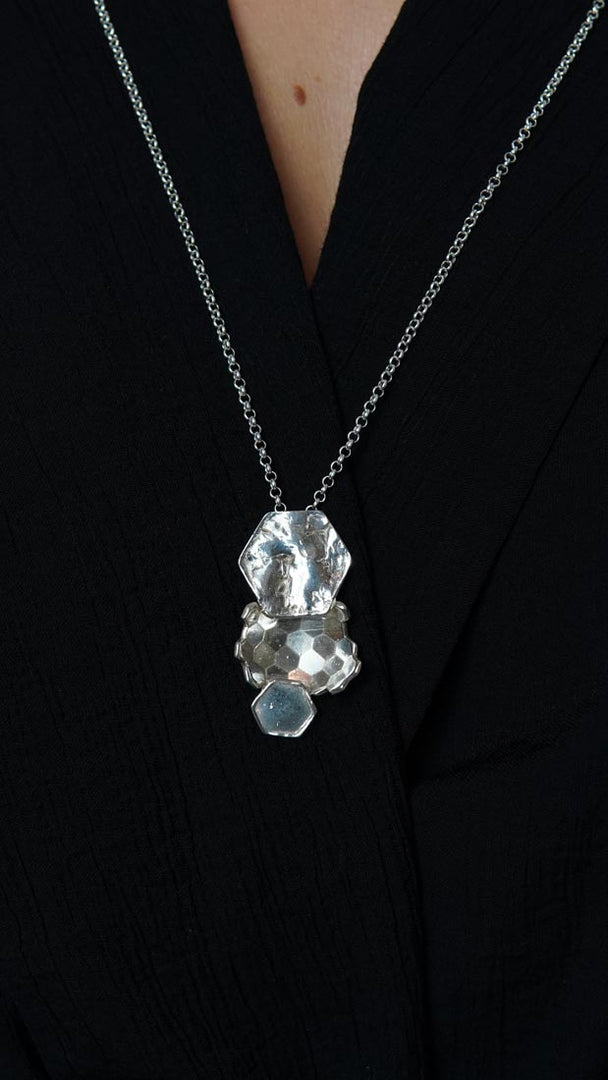 Colgante de plata 925 reciclada hecho a mano con diseño contemporáneo unisex