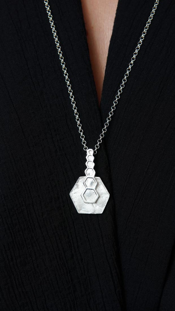 Colgante de plata 925 reciclada hecho a mano con diseño contemporáneo unisex