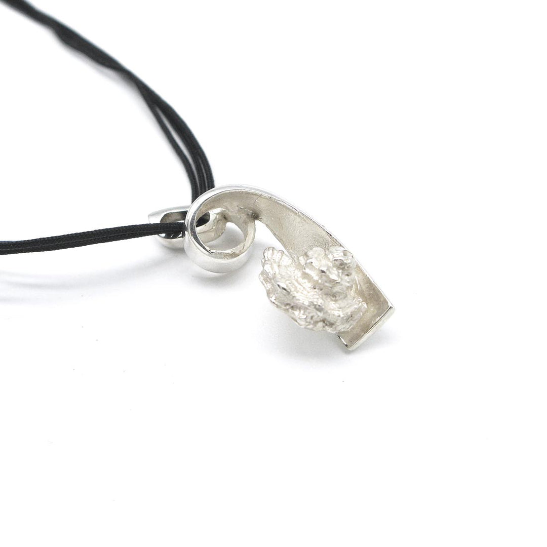 Colgante de plata 925 reciclada hecho a mano con diseño elegante mujer