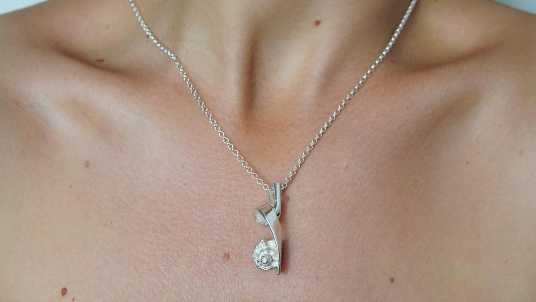 Colgante de plata 925 reciclada hecho a mano con diseño elegante mujer