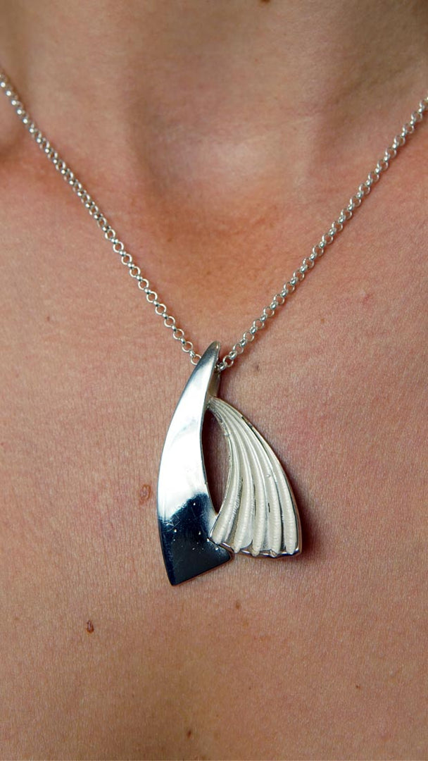 Colgante de plata 925 reciclada hecho a mano con diseño elegante mujer