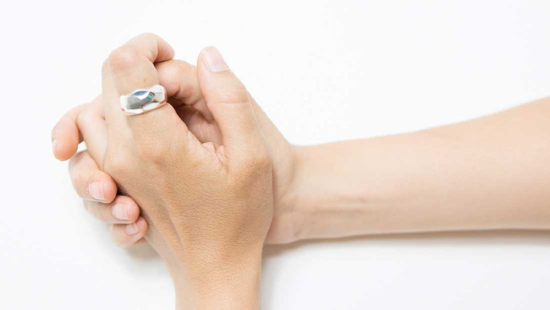 Anillo de plata 925 reciclada hecho a mano con diseño elegante unisex