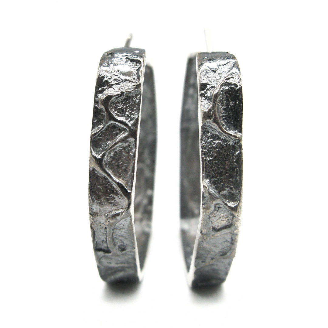 Pendientes aro de plata 925 reciclada hecho a mano con diseño contemporáneo unisex