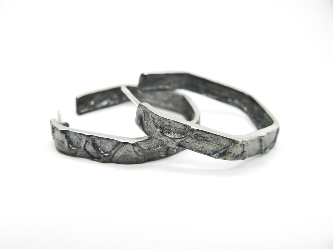 Pendientes aro de plata 925 reciclada hecho a mano con diseño contemporáneo unisex