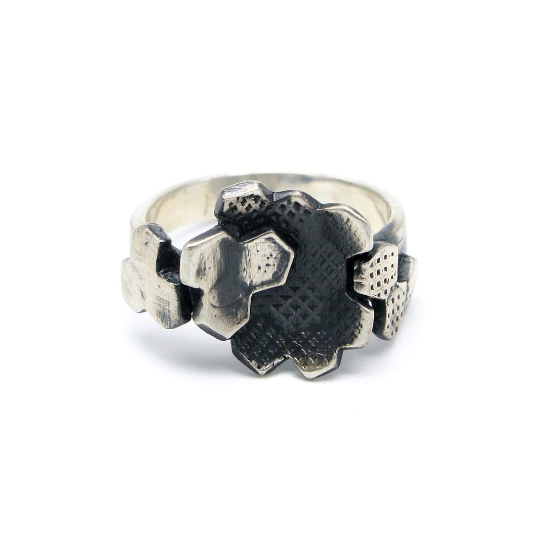 Hexaurea. Silver ring