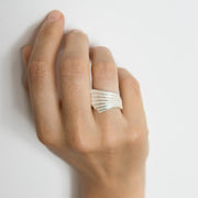 Anillo de plata 925 reciclada hecho a mano con diseño elegante mujer