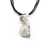 Colgante de plata 925 reciclada hecho a mano con diseño elegante mujer