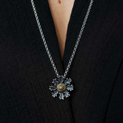 Colgante Eguzkilore de plata 925 reciclada hecho a mano con diseño moderno unisex