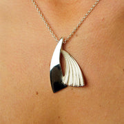 Colgante de plata 925 reciclada hecho a mano con diseño elegante mujer